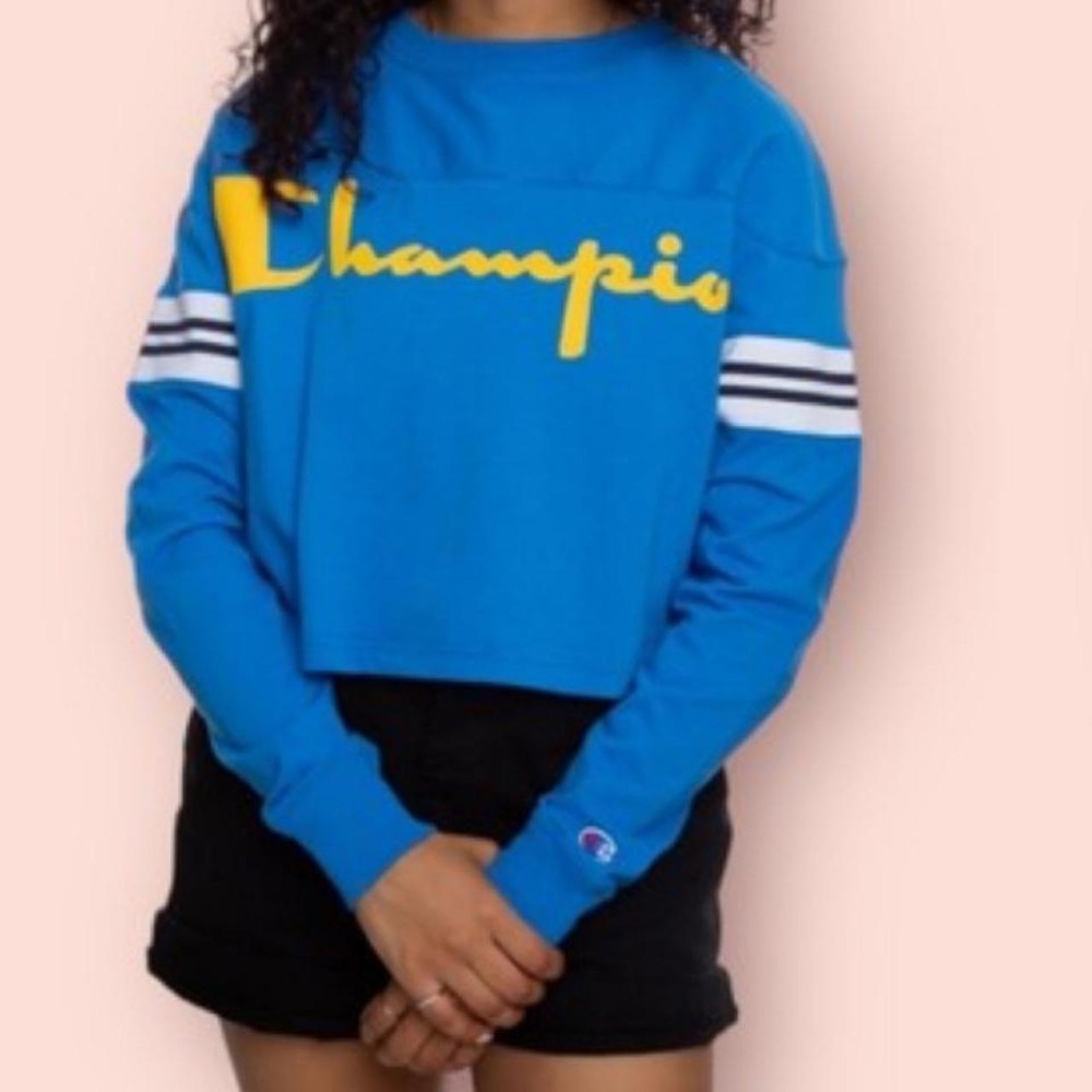 Champion Womens Blue Cropped Sweatshirt Script Logo Number 19 Graphic Pullover